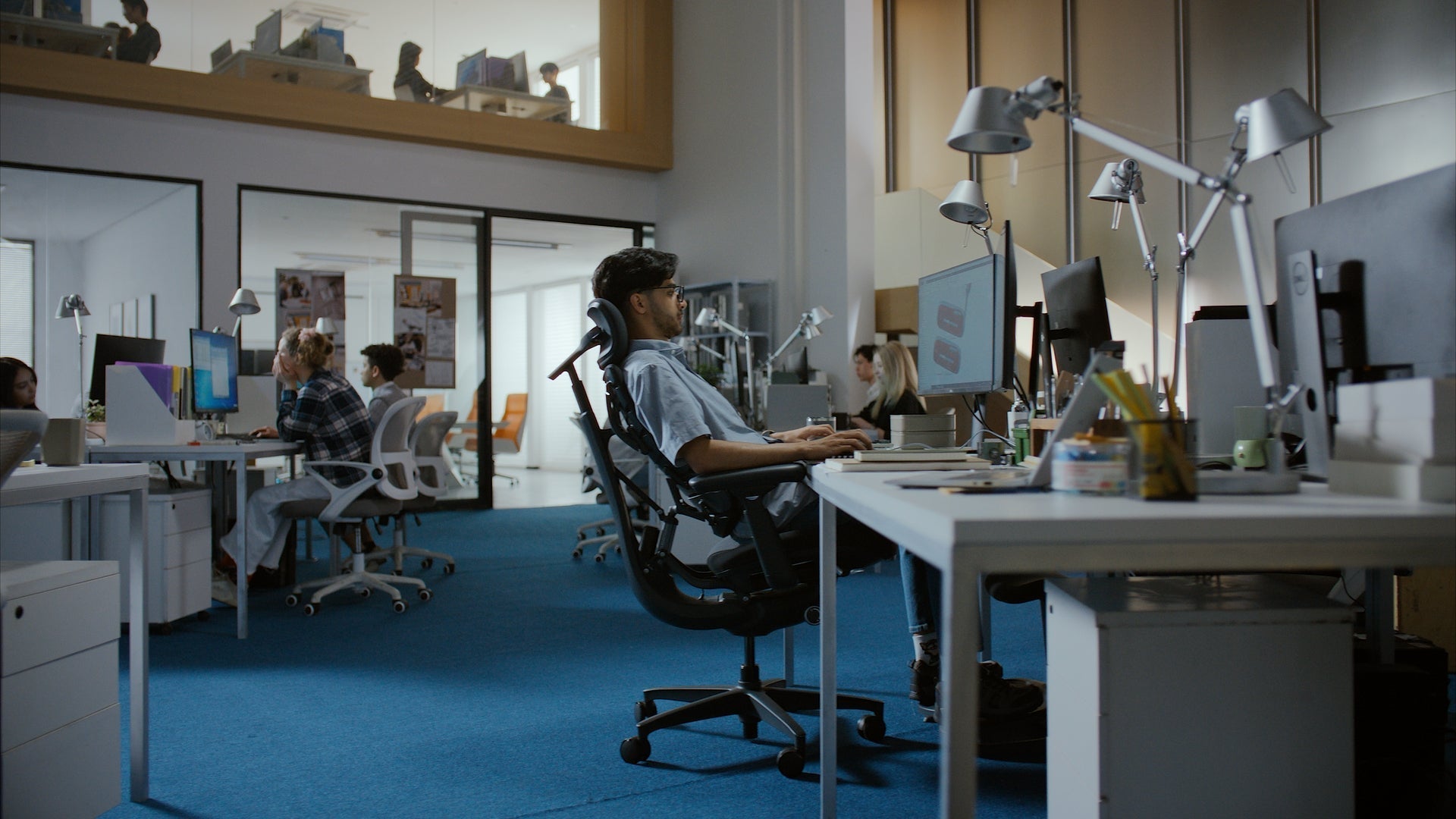 Vous vous sentez fatigué(e) même après être resté(e) assis(e) toute la journée ? Votre fauteuil pourrait bien être la source de votre épuisement.