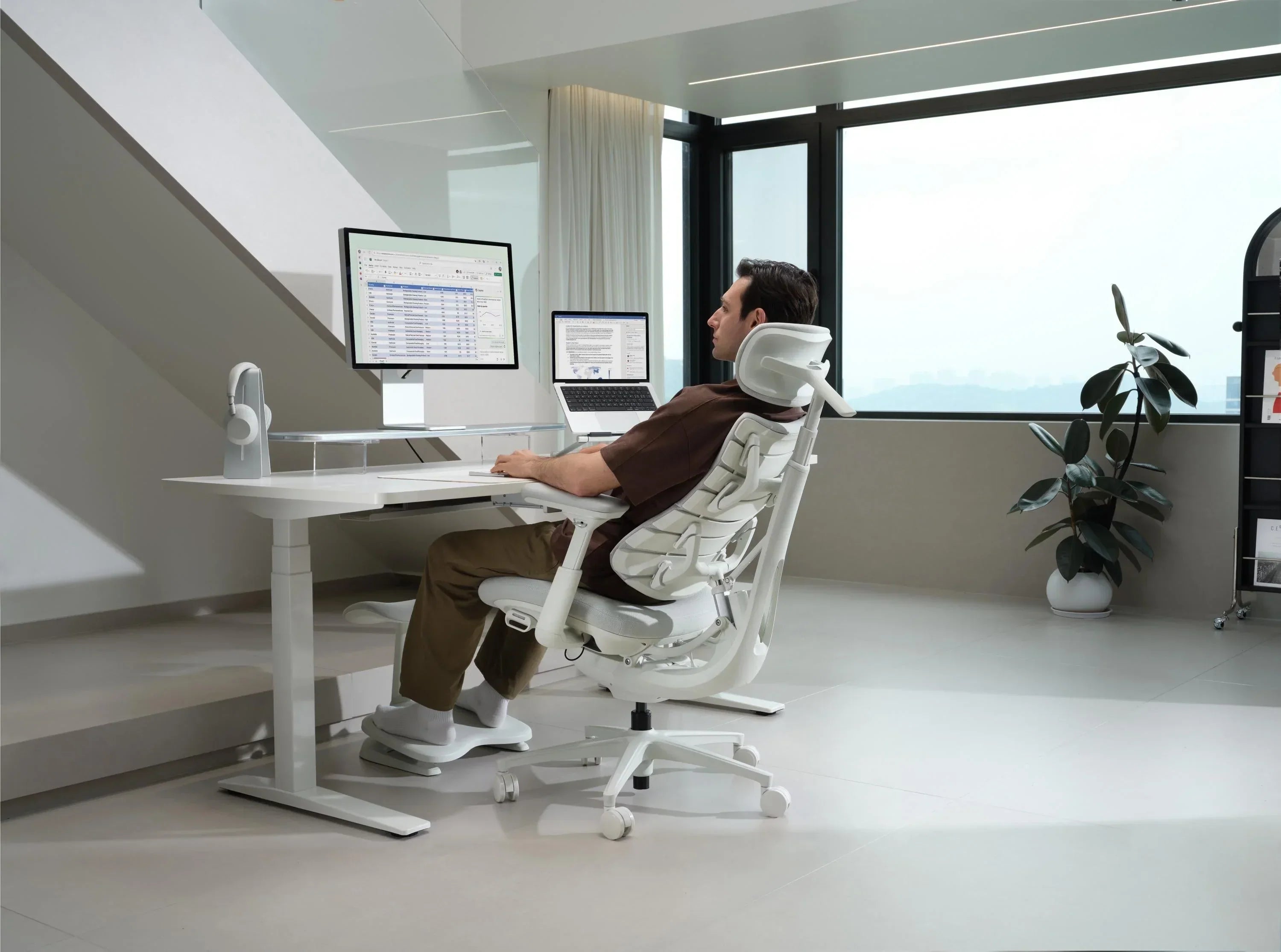 Comment le travail hybride change notre façon de nous asseoir — et pourquoi la science de l’ergonomie est plus importante que jamais