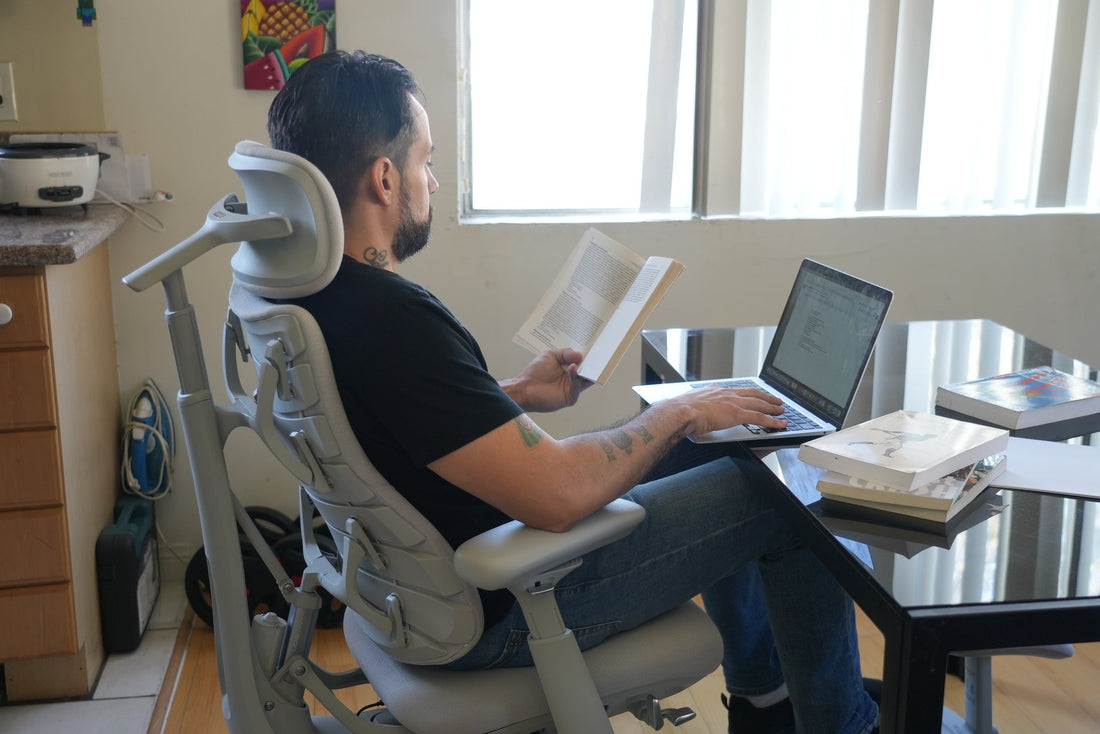 Raideur musculaire due à la position assise : comment l’immobilité affecte votre corps