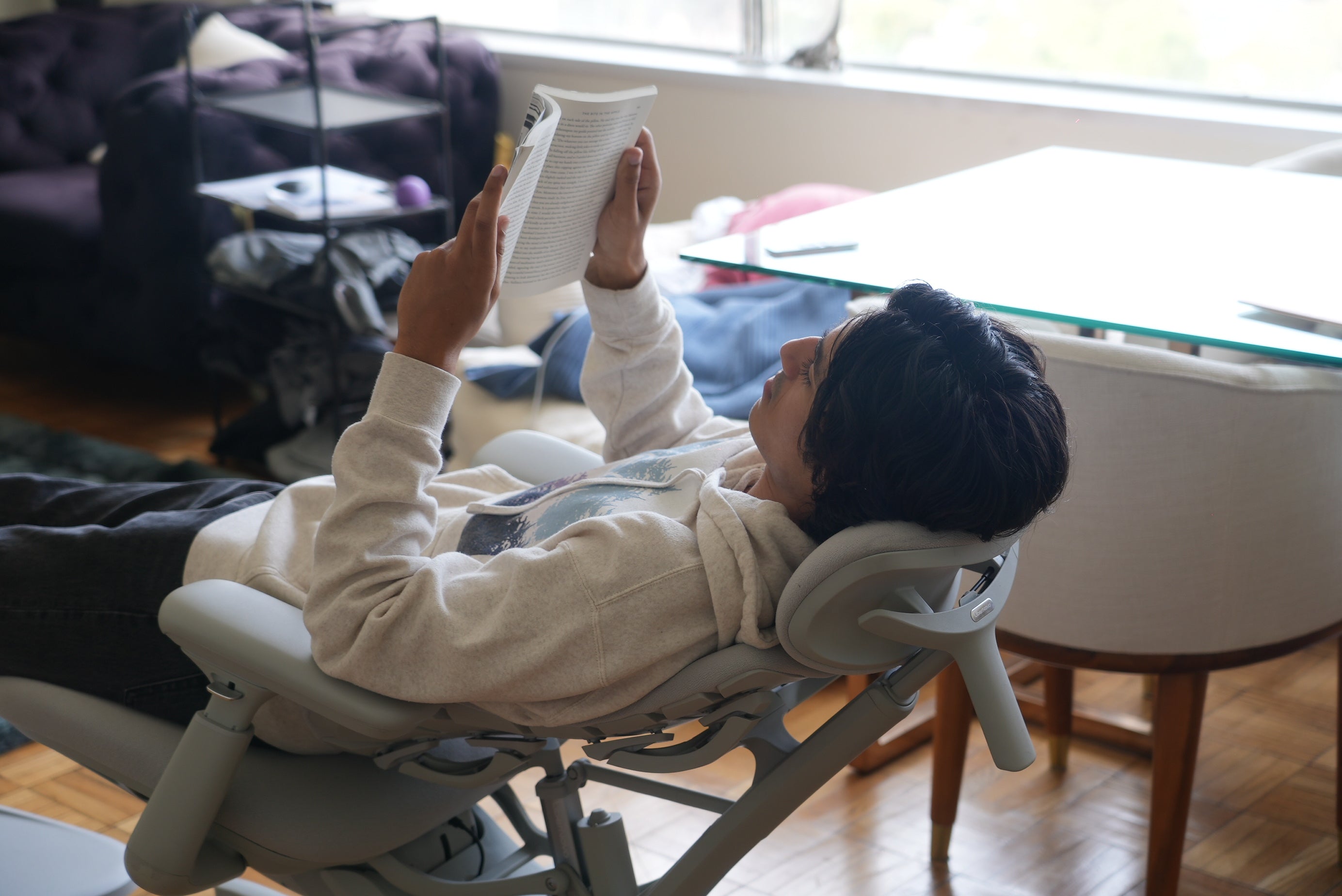 Pourquoi les chaises de bureau causent encore des maux de dos