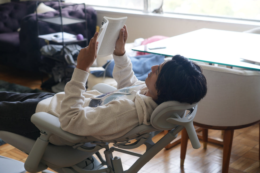 Pourquoi les chaises de bureau causent encore des maux de dos