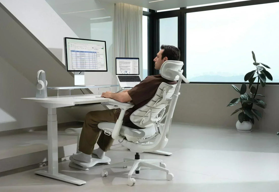 Mobilier intelligent et espaces de travail adaptatifs : l'avenir des chaises ergonomiques, des bureaux assis-debout et des bureaux hybrides
